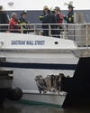 El transbordador es un catamarán de 43 metros de eslora que presenta un boquete en su casco de estribor como consecuencia del accidente.