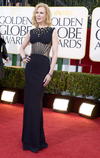 Nicole Kidman desfiló por la alfombra roja con un elegante vestido negro con transparencias.