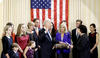 Primeramente el vicepresidente Joe Biden rindió juramento para su segundo período rodeado de su familia y amigos durante una ceremonia breve en el Observatorio Naval, su residencia oficial en el noroeste de Washington.