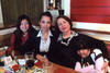 20012013 CUMPLEAñERA.  María Eugenia R. de Gutiérrez festejando su cumpleaños en compañía de su hija Luz Marcela y sus nietas Regina y Katia.
