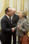 Hollande saludó a Cassez y a sus padres en su reunión en el Palacio.