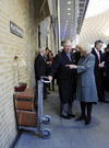 Al llegar a la céntrica estación de King's Cross, el matrimonio visitó la "Plataforma 9 3/4", desde donde parte hacia la escuela de magia el famoso "Hogwarts Express", el tren de la saga del mago juvenil Harry Potter, de la popular novelista británica J.K. Rowling.