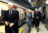 Por primera vez en 33 años, el príncipe Carlos de Inglaterra, acompañado de su esposa Camilla, tomó el metro de Londres para conmemorar el 150 aniversario del suburbano.