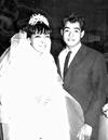 María del Refugio Ríos Fávela el día de su matrimonio con Eduardo Ugarte, el 31 de diciembre de 1966, la acompaña su hermano
Roberto Ríos Fávela.