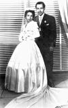 María del Refugio Ríos Fávela el día de su matrimonio con Eduardo Ugarte, el 31 de diciembre de 1966, la acompaña su hermano
Roberto Ríos Fávela.