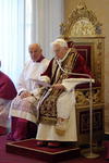 El Papa Benedicto XVI decidió de manera sorpresiva presentar su renuncia al pontificado a partir del próximo 28 de febrero, durante un Consistorio Ordinario que celebró ante cardenales de la Curia Romana.