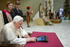 Dos días antes de anunciar su renuncia, el papa Benedicto XVI llegó en helicóptero al seminario Romano Maggiore para asistir a una reunión en Roma, Italia.