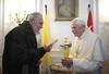 Después de México, el Papa Benedicto XVI visitó Cuba donde se reunió con Fidel Castro, en La Habana.