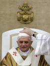 El 19 de abril de 2005, Benedicto XVI apareció en el balcón del palacio apostólico para dar su primer saludo y bendición a la ciudad y al mundo, palabras que aprovechó para recordar a su antecesor Juan Pablo II.