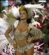 Escuelas de samba se lucieron con llamativas carrozas en  el Carnaval de Río de Janeiro.