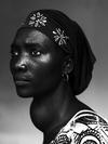 Imagen del fotógrafo belga Stephan Vanfleteren el 17 de octubre de 2012 en Conakry (Guinea) que ha ganado el primer premio en la categoría de "Gente - Retratos".

La imagen muestra a Makone Soumaoro, de 30 años, que tiene bocio.