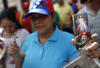 El corazón de muchos chavistas estaba encogido desde que Chávez anunció su recaída en diciembre y ahora, emocionados por su sorpresivo retorno, más de uno tenía dificultades para expresarse y se limitaban a agradecer a Dios y a Cuba que el gobernante volviera a estar de nuevo en suelo venezolano.