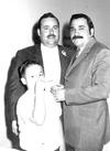 Mauro  Gómez de la Cruz, Jesús Caballero y niño Caballero Guerrero, en una fotografí­a del año de 1971.