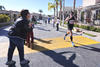 Familias salieron a las calles a animar a los corredores en su trayecto.