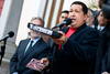 Chávez gobernó con un vértigo irrefrenable y siempre montado sobre la necesidad de rivalizar y de la fuente inagotable de fondos que brindan las reservas petroleras. Ya sea contra "la derecha" o "el imperio", como solía calificar a todo lo que no fueran chavistas, o contra aquellos que solían poner reparos a sus deseos.