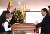 El príncipe de Asturias, Felipe de Borbón saludó a la hija del presidente de Venezuela, Hugo Chávez, Rosa Virginia Chávez durante el funeral de Estado.