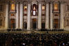 El papa Francisco, el cardenal argentino Jorge Mario Bergoglio, dijo hoy en sus primeras palabras a los fieles que "parece que los cardenales han ido a buscar al nuevo pontífice al fin del mundo".