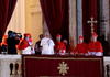 El papa Francisco, el cardenal argentino Jorge Mario Bergoglio salió a saludar a los fieles.