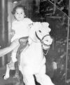 Srita. Marí­a de la Luz Martí­nez (hoy de Zamora) y Sr.  José Zamora, fotografiados el 11 de mayo de 1968, en el dí­a de su matrimonio; actualmente celebran 45 años de casados en compañía de sus hijos y nietos.