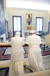 El papa Francisco regaló a Benedicto XVI un cuadro de la Virgen de la Humildad.