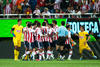 Se peleaba duro sin embargo Chivas comenzó a sufrir por lesiones.  (Jam Media)