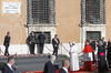 Media hora antes de que comenzara la ceremonia, el papa en compañía del alcalde de Roma, Gianni Alemanno, asistió al acto de dedicatoria de una plaza próxima a la basílica a Juan Pablo II, descubriendo además una placa con el nombre del pontífice polaco, que Francisco aplaudió y bendijo.