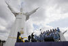 Con un evento en el que participaron niños, se inauguró la estatua de Juan Pablo II.