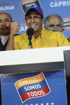 El candidato de la oposición a la Presidencia de Venezuela, Henrique Capriles, no reconocerá los resultados en las elecciones presidenciales, que dieron la victoria al candidato chavista, Nicolás Maduro, hasta que no se recuenten todos los votos.