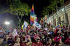 Miles de simpatizantes celebraron en las calles el triunfo de Maduro.