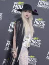 La cantante Kylie Minogue desfiló por la alfombra roja de los MTV Movie Awards.