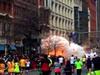 Dos explosiones de bomba casi simultáneas han dejado 3 personas muertas y decenas más heridas en la ciudad de Boston, mientras se realizaba la carrera de maratón de la ciudad.