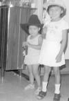 Sanjuana Zapata (abuelita) y Pepa Zapata (tÃ­a) junto a los pequeños Teresita Ãlvarez, Mauro Espinoza y Mario Aguilar, hace varios años.