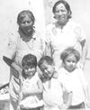 Liliana Soto Puentes y Griselda Guardado Castro en una fotografía tomada en el año de 1987.