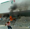 El PAN y el PRD calificaron de "vandalismo" los ataques a las sedes partidistas y exigieron la acción de la fuerza pública.