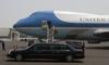Rápidamente, Obama abordó el vehículo conocido como “La Bestia”, el automóvil oficial del presidente.
