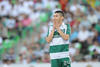 A pesar de que su equipo perdía dos goles a cero, la afición no dejó de apoyar al Santos Laguna y sus sufrimientos se vieron recompensados al minuto 61 cuando Carlos Darwin Quintero aprovechó un rebote para descontar el marcador.