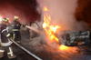 La explosión  causó el incendio de varios vehículos a la redonda.