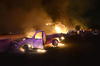 La explosión  causó el incendio de varios vehículos a la redonda.