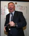 El próximo 12 de mayo estará levantando el último título de su carrera en el Old Trafford, la Premier League número 20. (EFE)