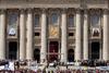 Sólo dos meses después de ser elegido papa, el argentino Bergoglio ha marcado un récord al elevar a la gloria de los altares y al culto universal a un número tan elevado de santos ya en su primera ceremonia de canonizaciones.