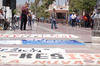 En la Plaza de Armas de Torreón se realizó un mitin con la asistencia de poco más de 100 personas.