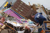 El tornado arrasó a su paso numerosas casas y algunas escuelas, según imágenes captadas por la televisión local KFOR.