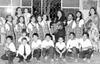 Maestra  Marí­a Guadalupe García Salas con el grupo de 4to. B de la Escuela Cuauhtémoc de Nuevo Mieleras, Coah., acompañada de sus hijas: Beatriz y Érika Magaña y su nieta, Linda; hace algunos ayeres.