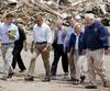 El presidente de Estados Unidos, Barack Obama, visitó la localidad de Moore (Oklahoma), arrasada el pasado lunes por un tornado de unos 4 kilómetros de diámetro que se cobró la vida de 24 personas.