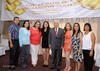 26052013 JESúS G . Sotomayor Garza en compañia de algunos de los asistentes a la recepcion ofrecida en su honor.