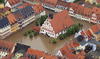 En ciudades y municipios en Bavaria, Turingia y Sajonia se ha implantado el estado de emergencia, y miles de habitantes fueron llevados a lugares seguros, pues nivel de agua que inunda esas poblaciones sigue creciendo.