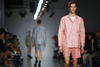 Diseñadores presentaron sus últimas creaciones de moda masculina en el arranque de la Semana de la Moda de Londres.