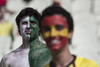 Aficionados de España acudieron al estadio Castelão, en Fortaleza para apoyar a su equipo.