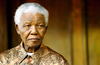 Cumpliéndose el día 14 de su ingreso al centro médico, las muestras de afecto y apoyo hacia Mandela no pasaron desapercibidas.