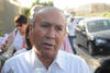 Miguel Ángel Riquelme Solis, candidato del PRI a la alcaldía de Torreón, acudió a votar en el fraccionamiento Santa Elena.